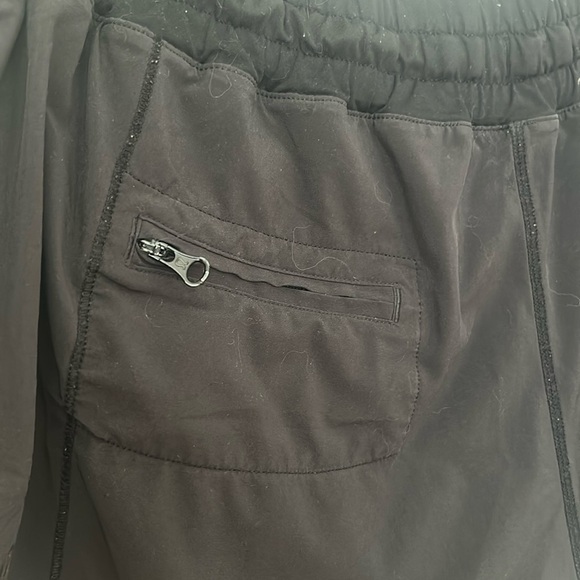 Lululemon Hotty Hot Low Rise Shorts size 10 Black 2.5 inch inseam - Picture 6 of 9